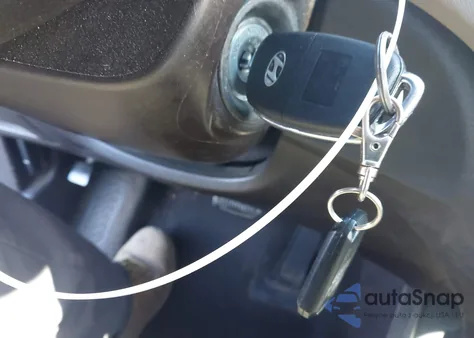 2017 Hyundai Santa Fe Sport 2.4L z USA, uszkodzony, nr VIN 5XYZTDLB9HG476997